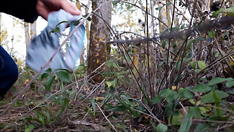 Lingerie Abandonnée Sur Un Toit De Voiture - Partie 1