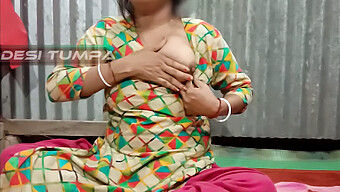 Une Femme Indienne Révèle Ses Gros Seins Et Ses Petites Parties Intimes Pendant Que Son Conjoint Est Absent