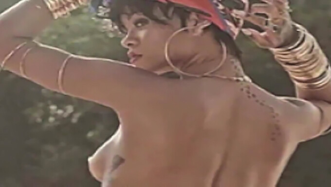 Close-Up Of Rihanna'S Famous Butt In Nude Photos